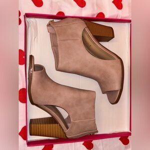 Gently used Tatum Boots From Shoedazzle Size 9. Blush Pink.